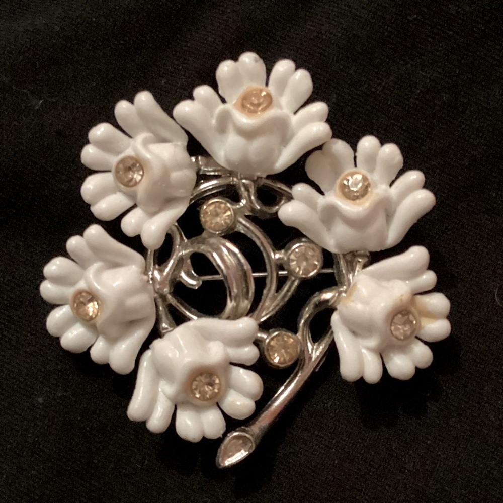 Vintage floral brooch